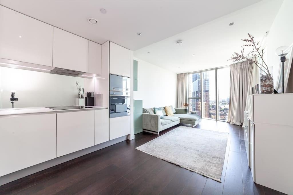 Full Of Light & Spacious 2br Residence, 9 Elms Appartamento