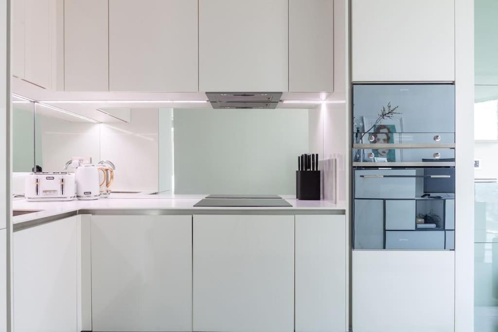 Appartamento Full Of Light & Spacious 2br Residence, 9 Elms Londra